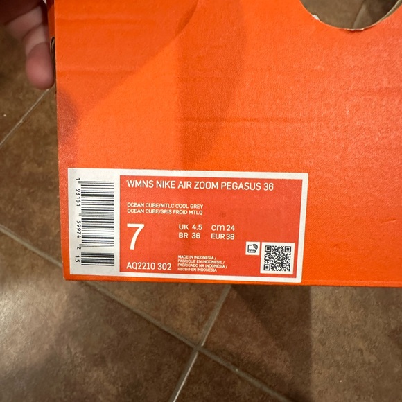 Nike Air Zoom Pegasus 36 - Picture 2 of 11